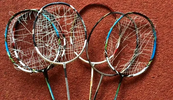 Tìm hiểu giá thay dây vợt cầu lông bao nhiêu tiền