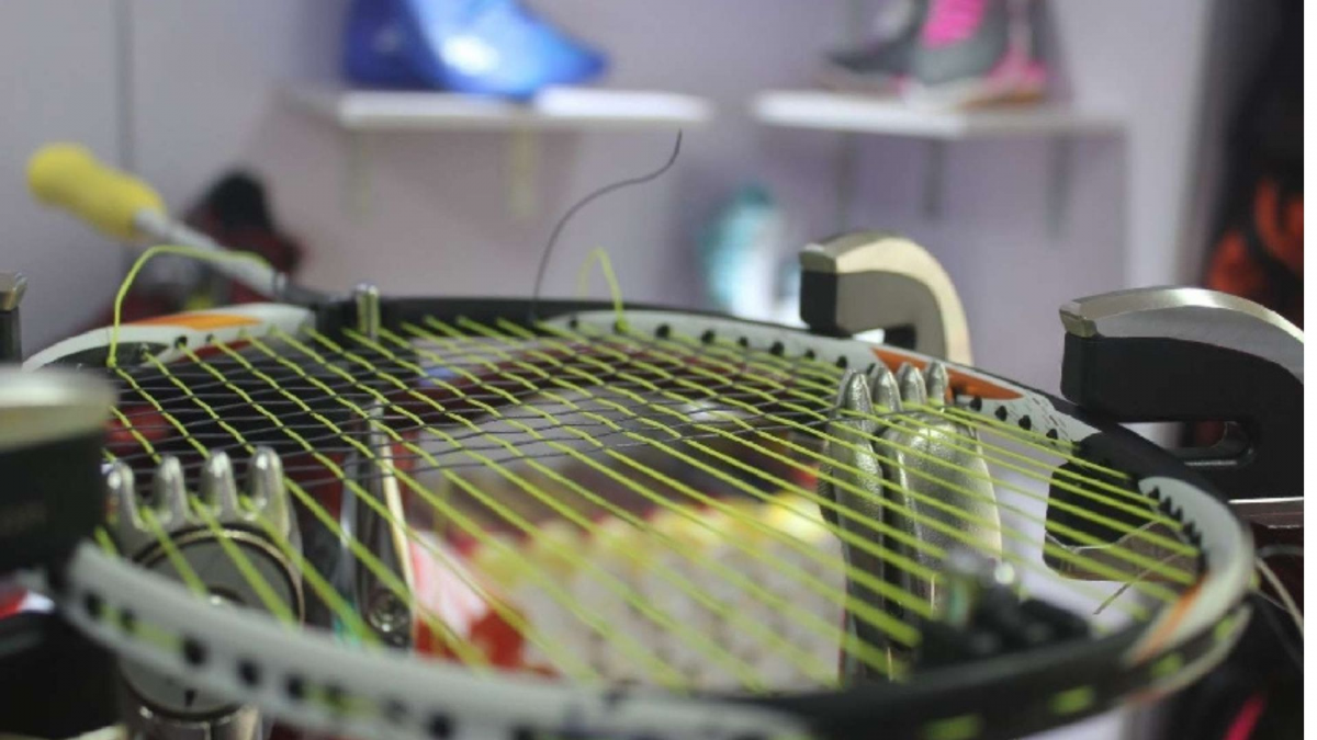 Tìm hiểu thay dây vợt cầu lông bao nhiêu tiền