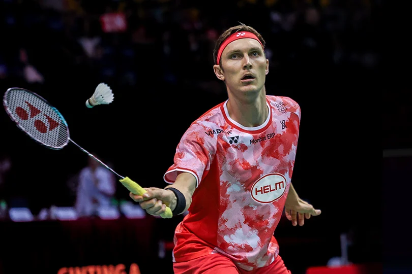 viktor axelsen racket